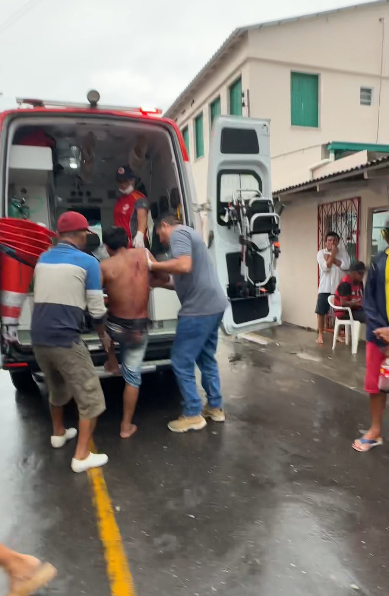 Briga após consumo de álcool termina com homem esf4qu3ad0 em Itacoatiara