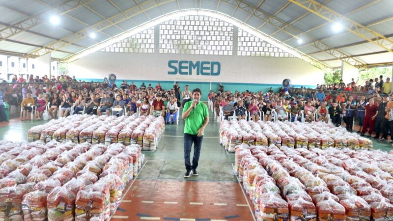PREFEITURA DE ITACOATIARA ENTREGA CENTENAS DE CESTAS NATALINAS