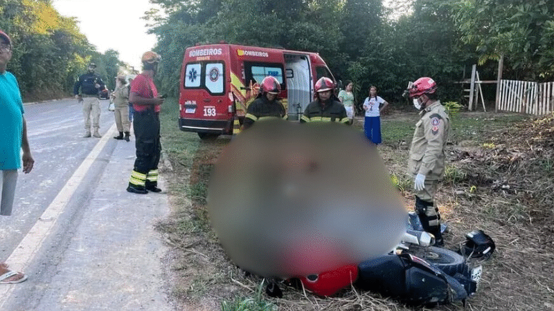 Colisão entre carro e moto deixa vítima fatal na BR-174 no AM