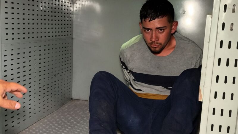 Assaltante que realizava arrastões na Zona Leste de Manaus é preso com cinco celulares e um simulacro de arma