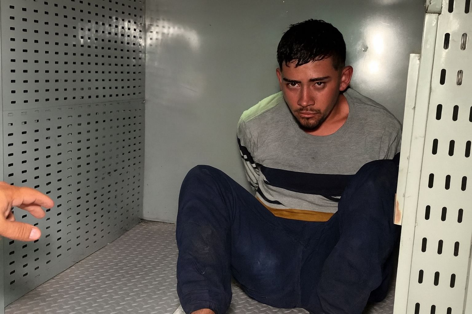 Assaltante que realizava arrastões na Zona Leste de Manaus é preso com cinco celulares e um simulacro de arma