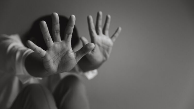 Homem é preso após estuprar e queimar ‘esposa adolescente’ com isqueiro no AM