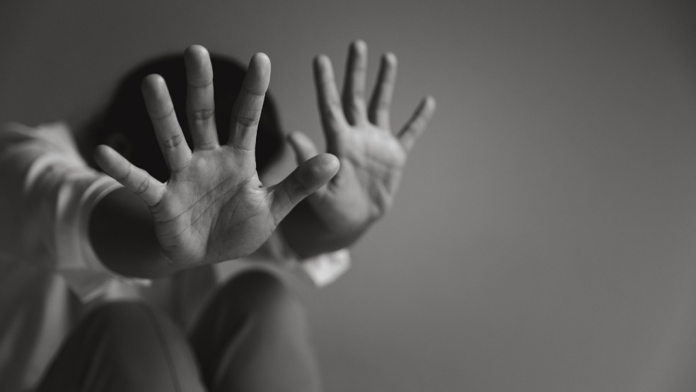 Homem é preso após estuprar e queimar ‘esposa adolescente’ com isqueiro no AM