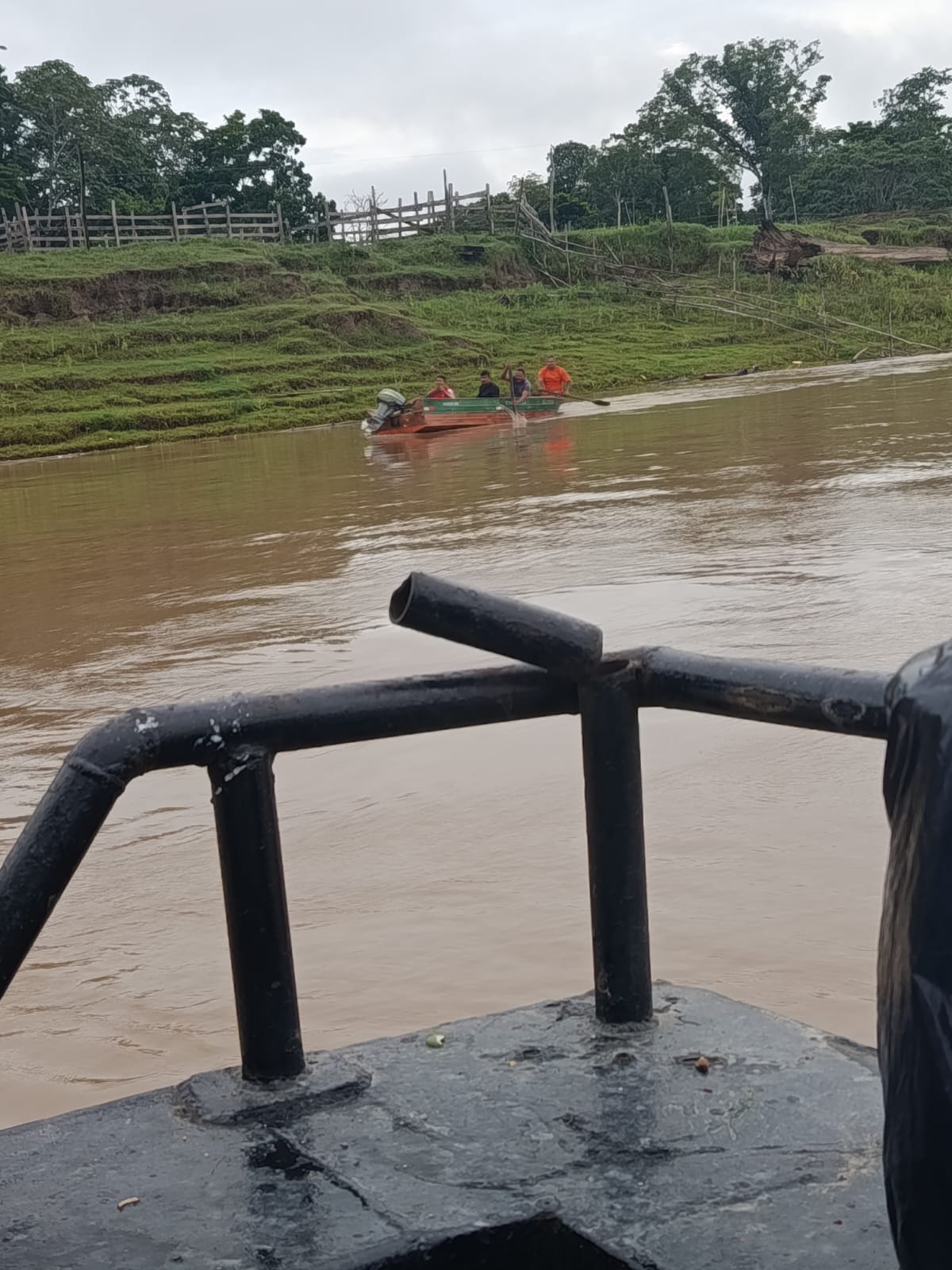 Assalto a balsa de combustível no Rio Madeira termina com troca de tiros e morte de bandido