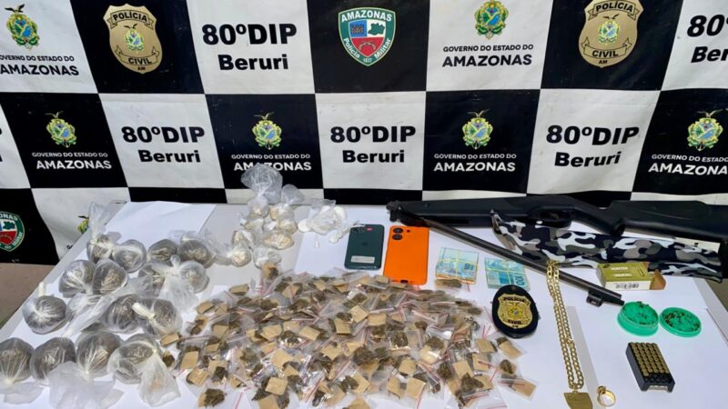 Homem é preso dentro de embarcação em posse de drogas e arma de fogo em Beruri, interior do Amazonas