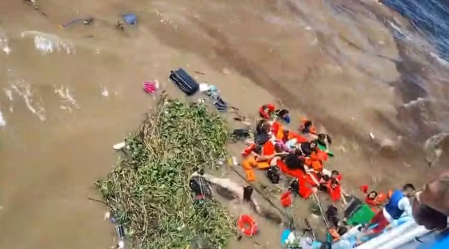 Lancha Lima Abreu n4lfr4g4 na região do Encontro das Águas, durante trajeto que faz a linha entre Manaus e Nova Olinda do Norte, Infelizmente alguns óbit0s já foram confirmados